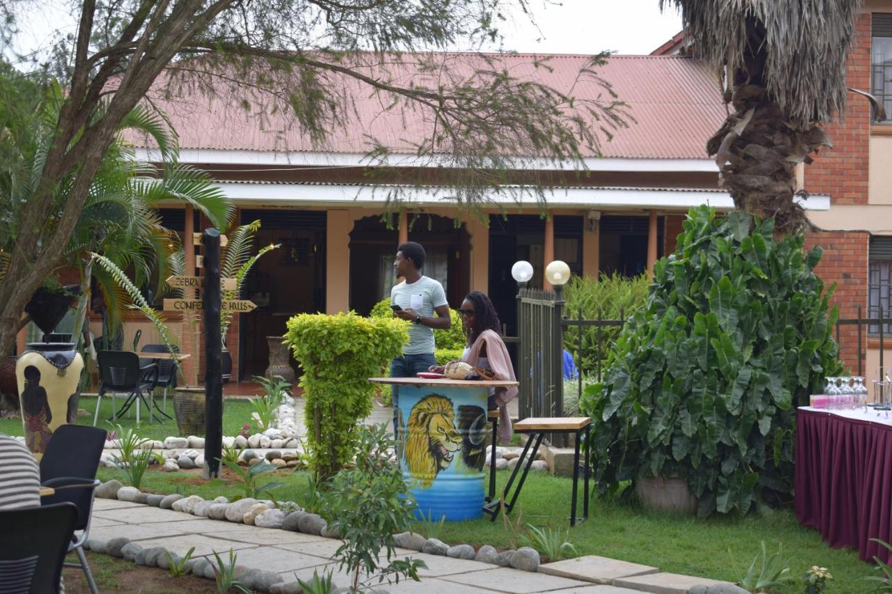 Acacia Hotel Mbarara Nyamitanga ภายนอก รูปภาพ
