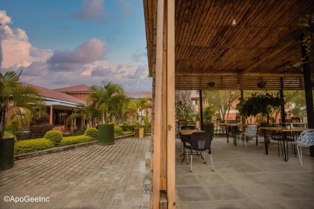 Acacia Hotel Mbarara Nyamitanga ภายนอก รูปภาพ